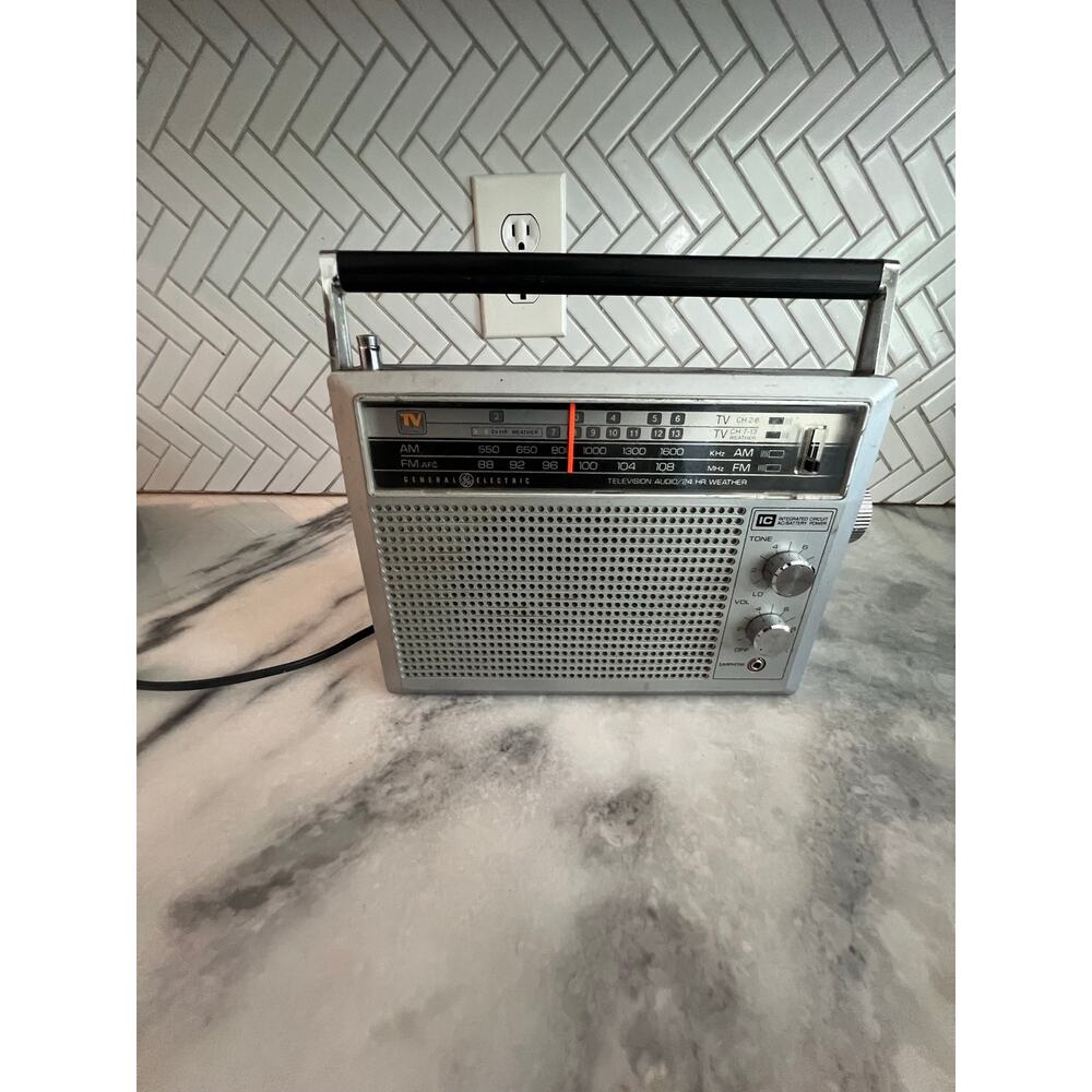 Vintage GE 7-2940A TV Sound AM FM Weather Portable Radio Tested Works